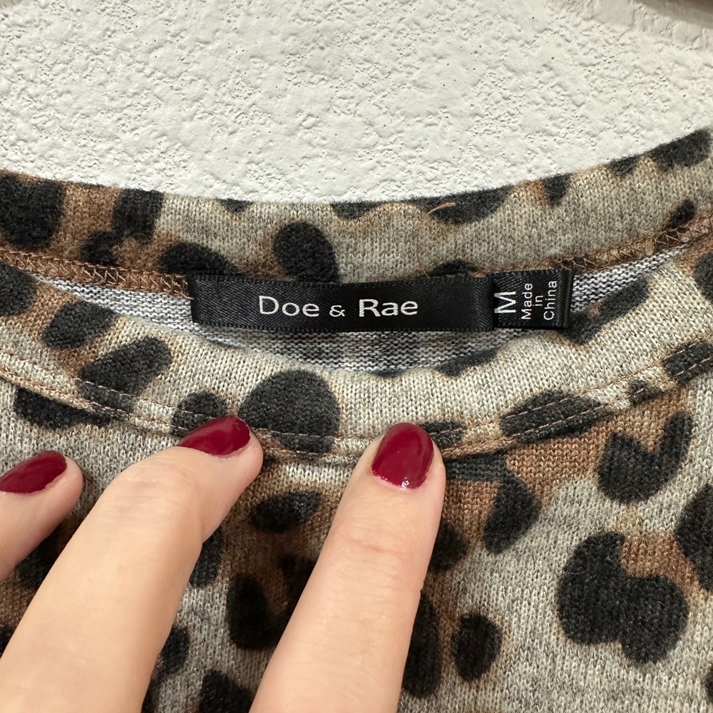 Doe & Rae Leopard Print Sweatshirt size medium - Picture 2 of 6